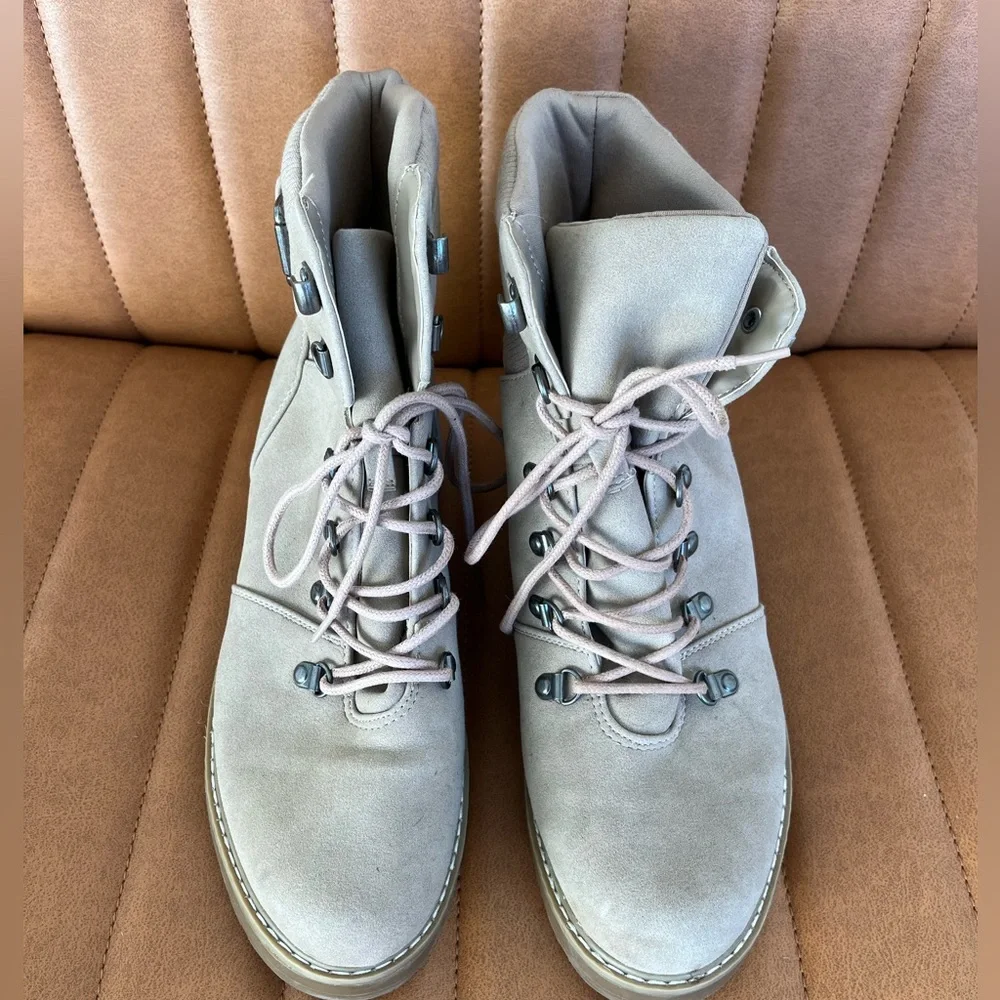 Universal Thread Boots - Picture 3 of 5